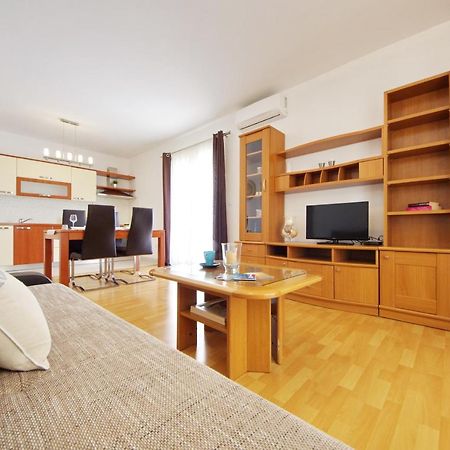 Apartmani Emili Sukošan エクステリア 写真
