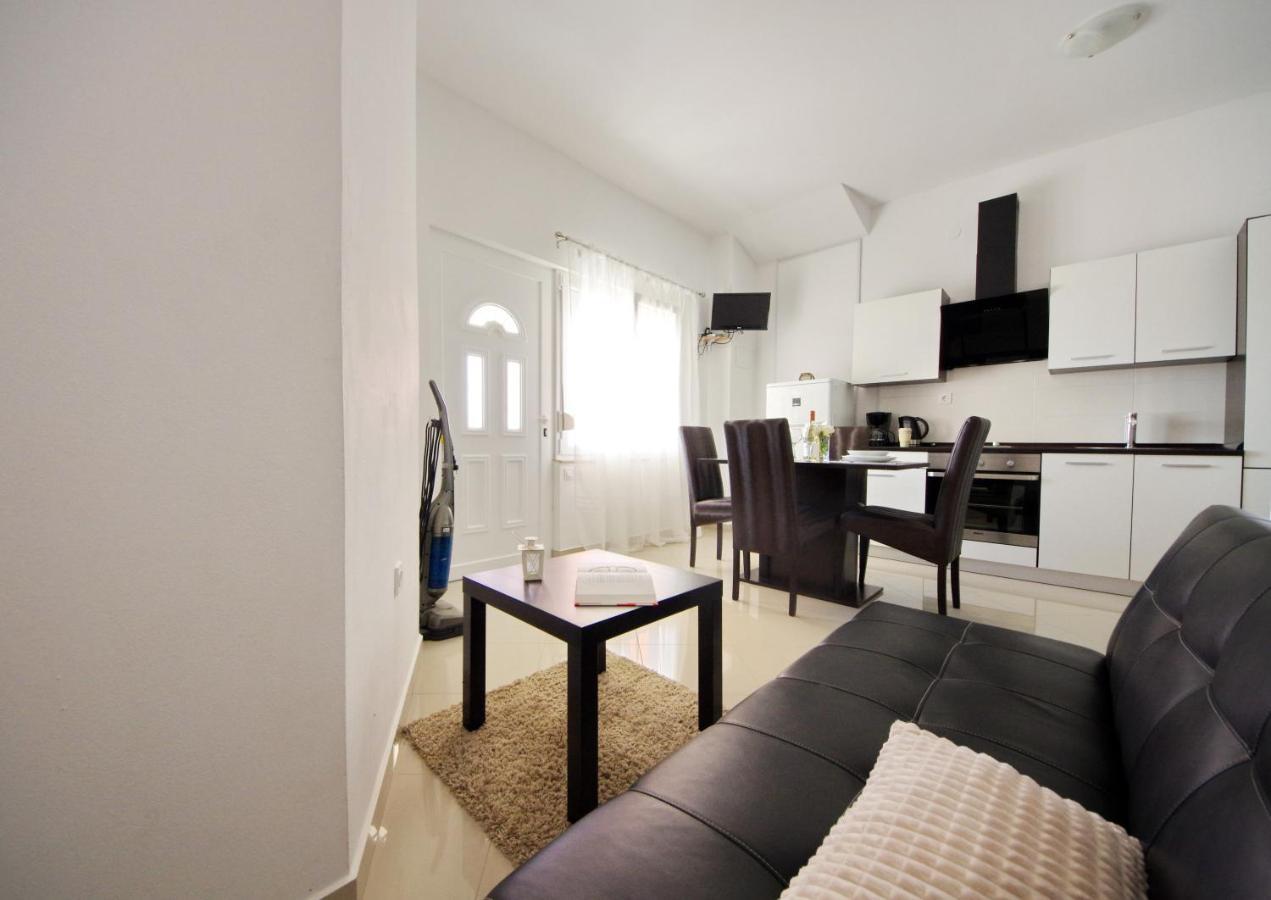 Apartmani Emili Sukošan エクステリア 写真