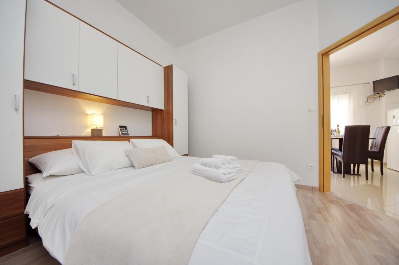Apartmani Emili Sukošan エクステリア 写真