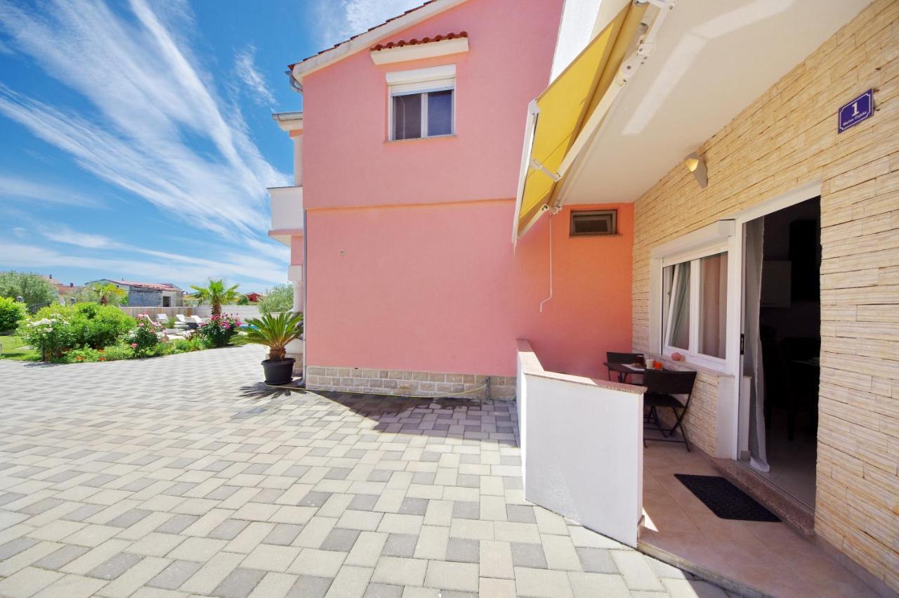 Apartmani Emili Sukošan エクステリア 写真
