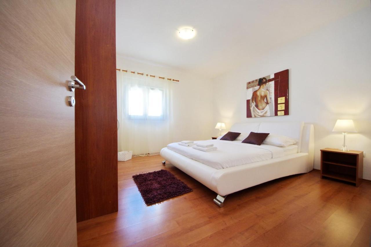 Apartmani Emili Sukošan エクステリア 写真