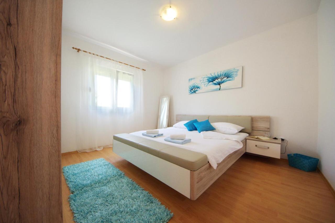 Apartmani Emili Sukošan エクステリア 写真