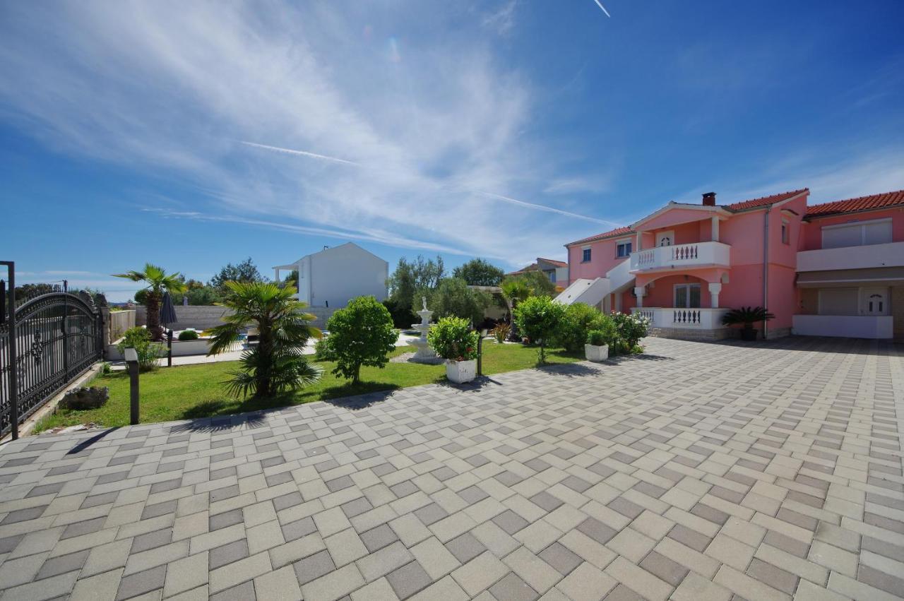 Apartmani Emili Sukošan エクステリア 写真