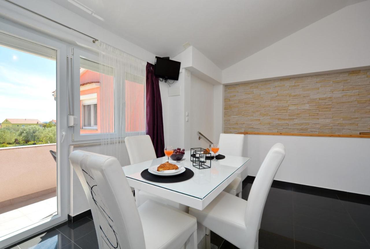 Apartmani Emili Sukošan エクステリア 写真